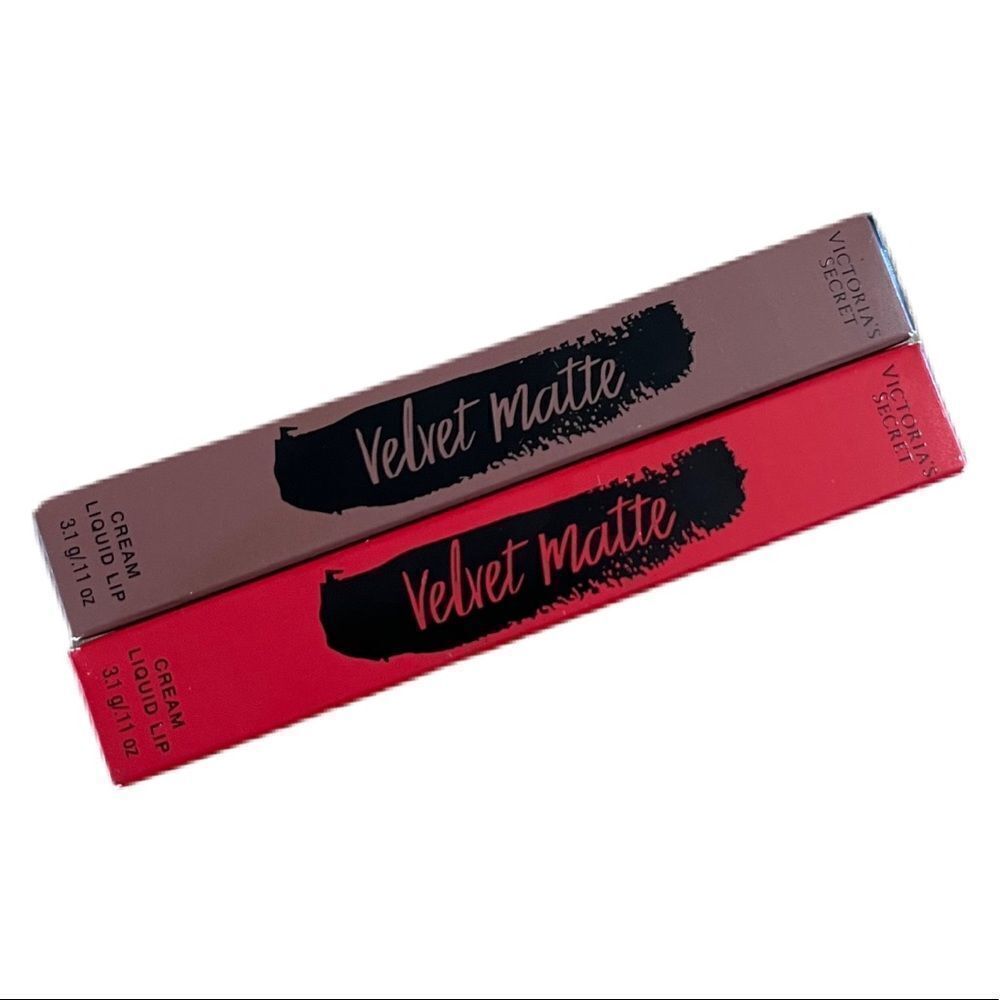 Victoriaโs Secretย set ofโ1 Velvet Matte cream liquid lip dramatic fullโcoverage
